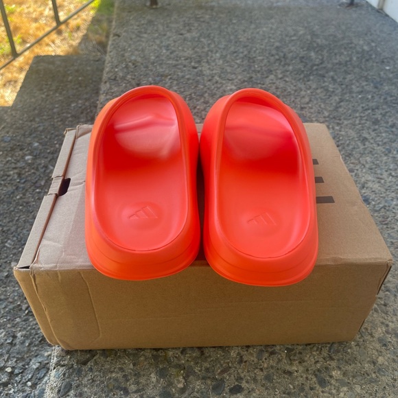Offer Yeezy slide - Enflame Orange 🥇 - Picture 4 of 5